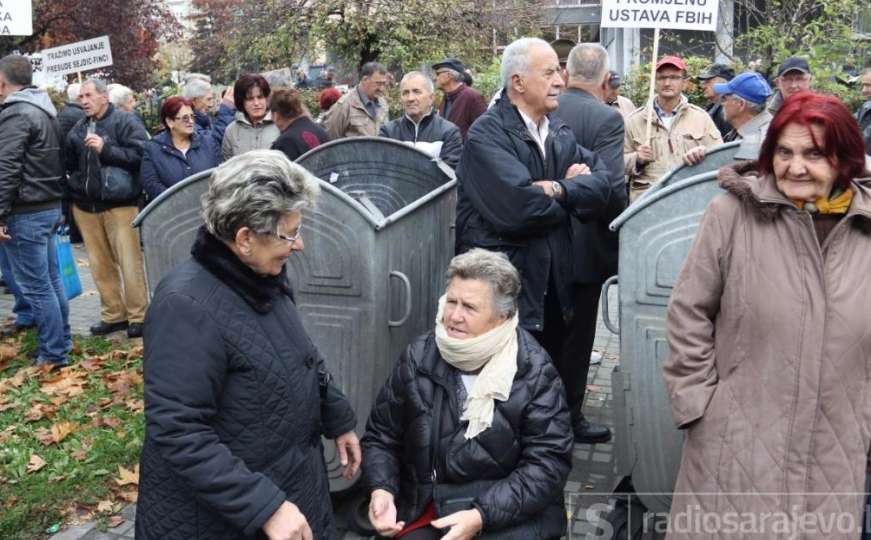 Završeni protesti penzionera u Sarajevu, pregovori u Vladi još traju